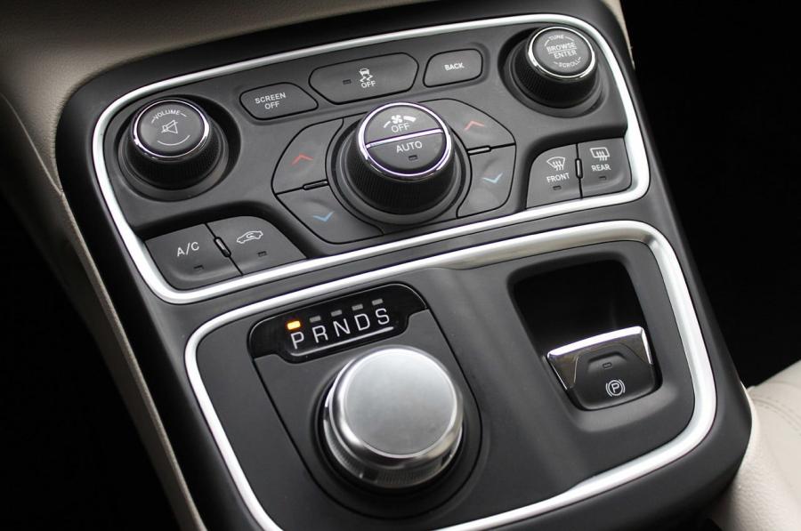  Chrysler 200 2015 года  (фото 177 из 207)